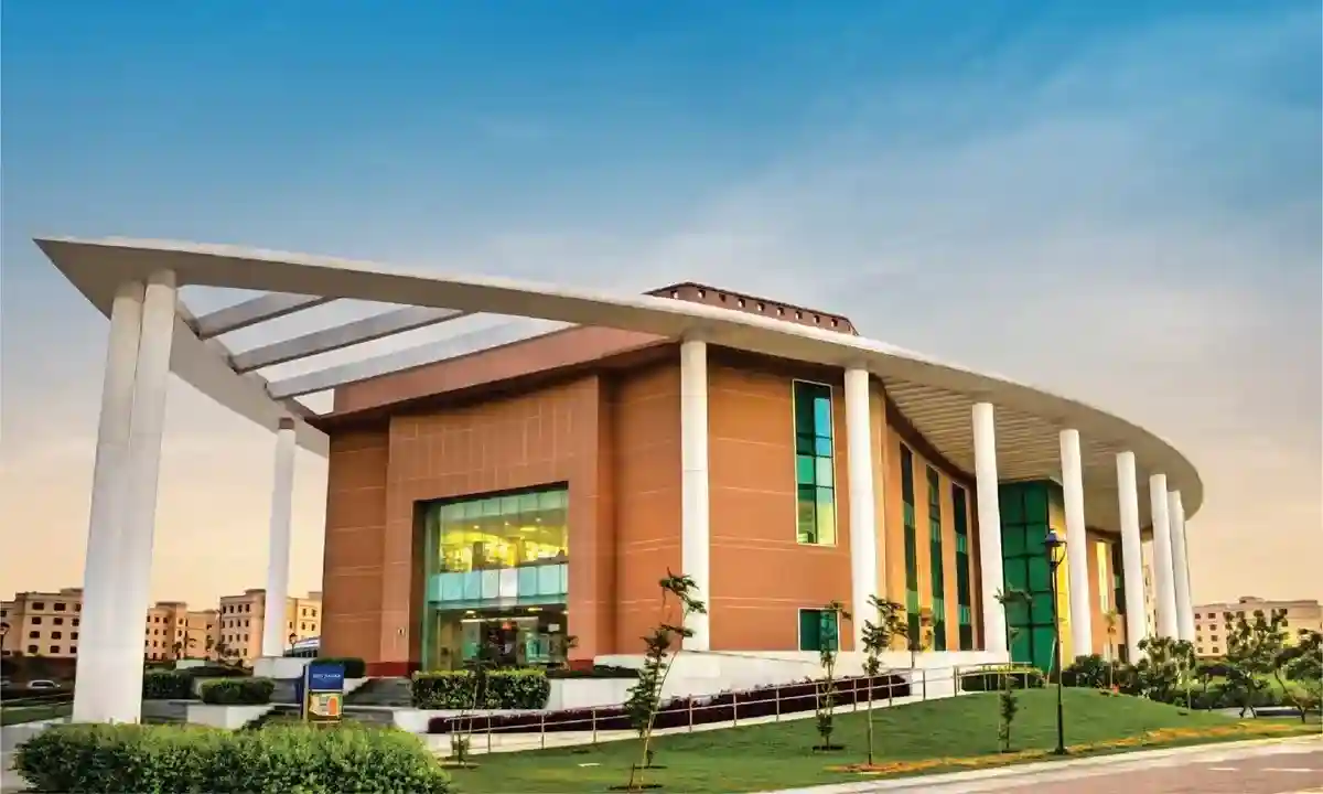 Shiv Nadar Online Admissions 2025: MBA on BoostMyTalent