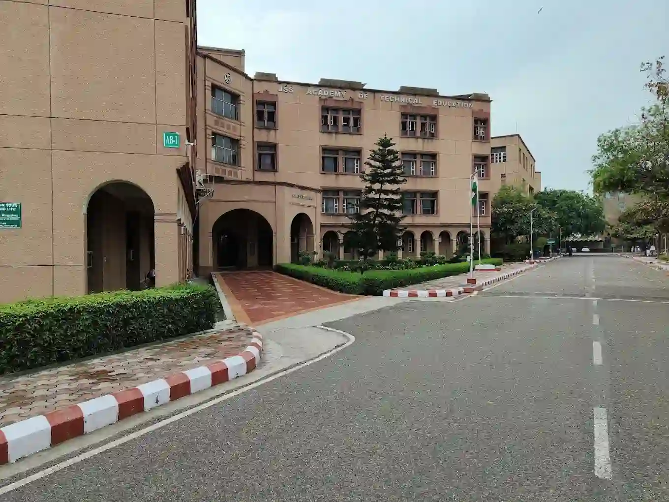 JSS Noida Admissions 2025: MBA, B.tech and BBA on BoostMyTalent