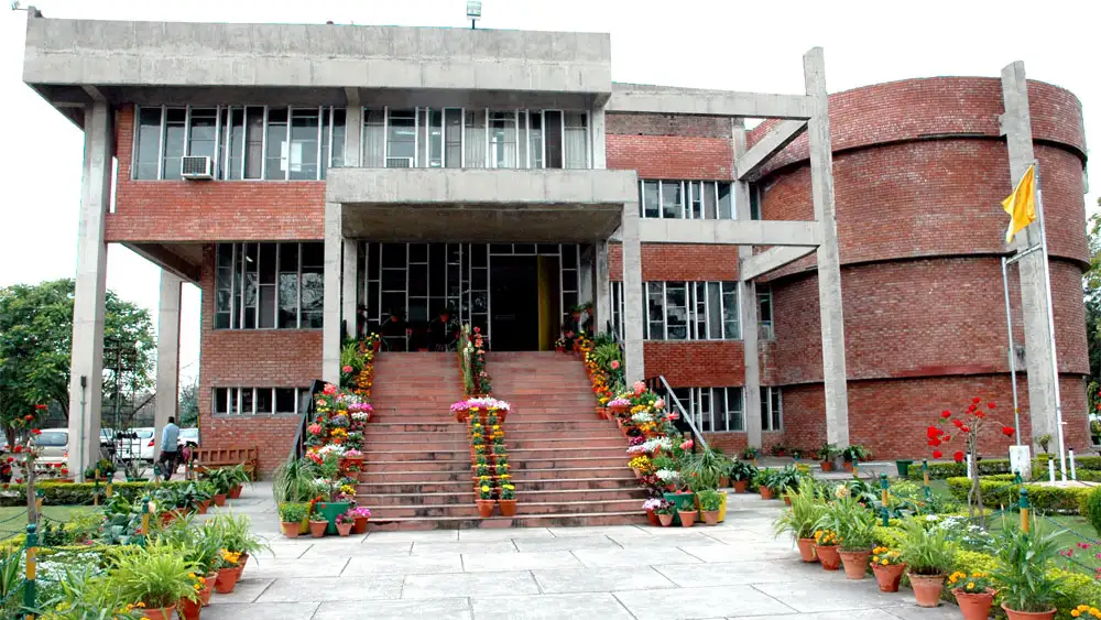 Punjab Engineering College PEC Chandigarh Admissions 2025: MBA and Btech on BoostMyTalent